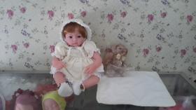ตุ๊กตาเด็กน้อยนั่งได้ หน้า+แขน+ขายาง บอดี้ผ้า มือ1