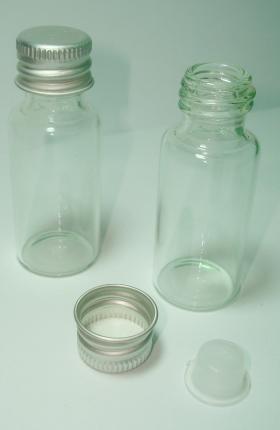 ขวดแก้วใสจุกในฝาปิดโลหะพลาสติก 15 cc [BW108]