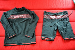 ชุดว่ายน้ำเด็ก SPEEDO 9-10ขวบ ไซด์16 สภาพ95% ราคา1200