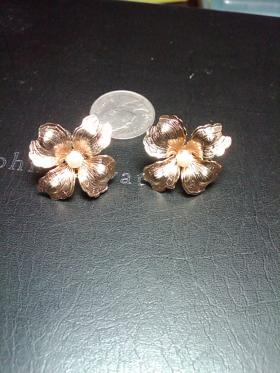 ขาย Pearl and 12K Gold Filled Flower Screwback Earrings- -