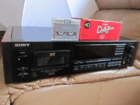 ขาย !! SONY DAT 55ES ราคา 18,500 บาท พร้อมตลับเทปDAT 10 ม้วน สภาพ90% สวยมาก