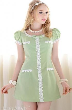 เดรสสีเขียวอ่อน