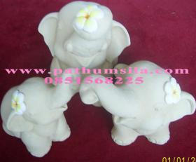 ครอบครัวช้าง 3 เชือก Chang family สีทราย