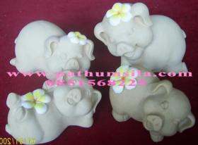 ครอบครัวหมู 4 ตัว Size สูง 15-30 cm Family Pig