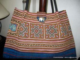กระเป๋าผ้าปักชาวเขา สีน้ำเงิน : Blue Tote Bag