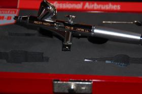  Iwata airbrush. CM-B