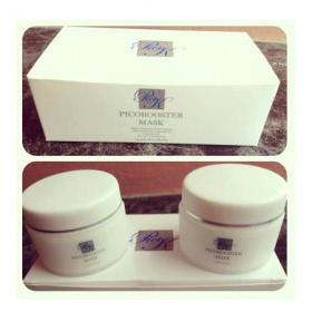 ครีมมาส์กหน้าสูตรพิเศษ มีส่วนผสมของ Alfa-Arbutin มีวิตามิน E และ Whitening