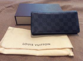 ขาย LOUIS VITTON Damier Graphite Wallet (2nd Hand)