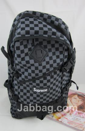 เป้กระเป๋า Supreme สีดำ ลายหมากรุก