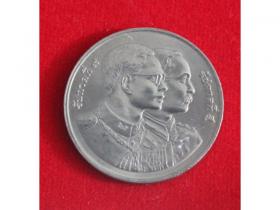 เหรียญ 20 บาท รัชกาลที่ 5 และ รัชกาลที่9 ด้านหลังครบรอบ 120 กระทรวง การคลัง