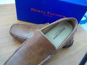 รองเท้านำเข้ายี่ห้อ Henry Ferrera จาก New York ครับ