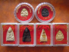 พระผงของชำร่วย พร้อมสติ๊กเกอร์ ใช้แจกงานพิธีฯ ต่างๆ  - ราคาพิเศษเฉพาะเจ้าภาพ