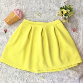 กระโปรงน่ารักๆ  สีเลมอน สดใส 100 บาท