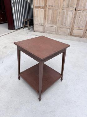 โต๊ะขาศรสำหรับวางเครื่องเล่นแผ่นครั่ง