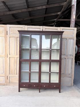 ตู้หัวบัวขาหมูทรงสูงด้านล่างมี 4 ลิ้นชัก