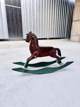 ม้าโยกไม้ทรงโบราณ สีเดิมทั้งตัว