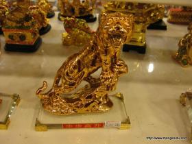 เสือยืนบนผา 6"