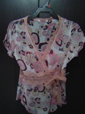 เสื้อผูกด้านหน้า ลายดอกสีชมพู เนื้อผ้าชีฟอง