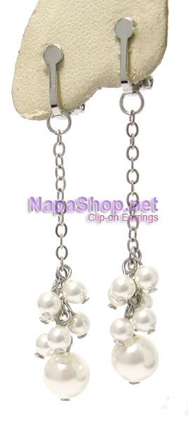 CS-096 ต่างหูหนีบ ห้อยพวงมุกแก้วสวาฯ สีขาว