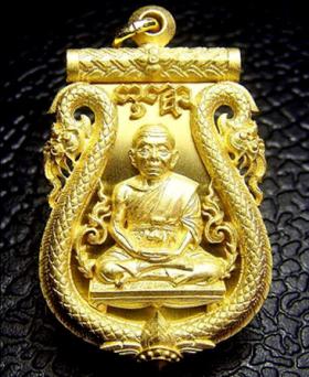หลวงพ่อคูณ เสมาฉลุยกองค์