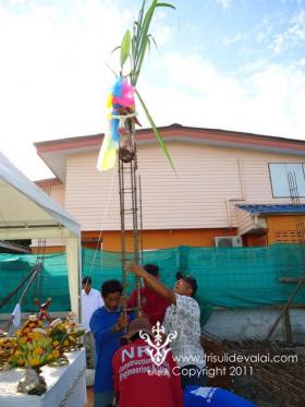 รับประกอบพิธีบวงสรวงยกเสาเอก ตั้งเสาเอก เสาโท ทำขวัญเสาเรือน 