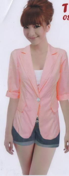 สื้อคลุมผ้าลื่นแขนยาว  แต่งกระดุมหน้าค่ะ  เรียบๆ  แต่ดูดีนะคะ