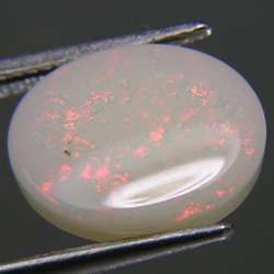 3.67ct NATURAL WHITE OPAL WITH PLAY OF COLOR โอปอล ธรรมชาติ สีขาวพร้อมเหลือบเล่นสีสวยๆ 