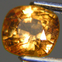 0.98ct บุษราคัม ธรรมชาติ สีเหลืองสวยไฟดี น้ำงาม จากศรีลังกา NATURAL YELLOW SAPPHIRE