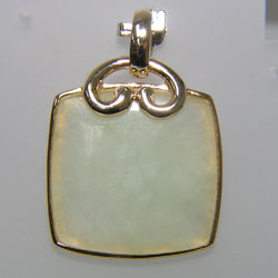 จี้หยกแท้ ตัวเรือนเงินแท้ชุปทอง 925 STERLING SILVER PENDENT GOLD PLATED WITH NATURAL JADE