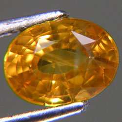 1.29ct NATURAL YELLOW SAPPHIRE บุษราคัม ธรรมชาติ สีเหลืองทองสวยมาก ประกายดีมาก จากศรีลังกา