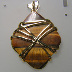 จี้ไทเกอร์อายแท้ ตัวเรือนเงินแท้ชุปทอง 925 STERLING SILVER PENDENT WITH NATURAL TIGER EYE