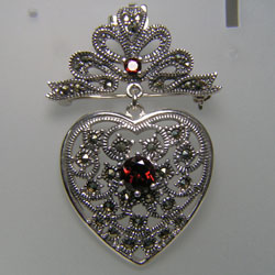 เข็มกลัดโกเมนแท้ประดับมาร์คาไซต์ตัวเรือนเงินแท้ 925 STERLING SILVER BROOCH WITH NATURAL GARNET