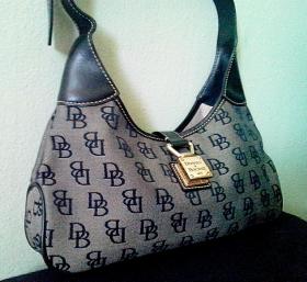 ขาย Dooney & Bourke Inc กระเป๋าสะพาย hobo bag สภาพใหม่