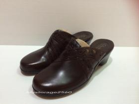 ขาย Clarks รองเท้าหนัง Brown Leather Slip on Mules Women's SIZE 8M