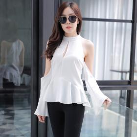 เสื้อเว้าไหล่สีขาว แขนยาวระบาย ทรงสวย