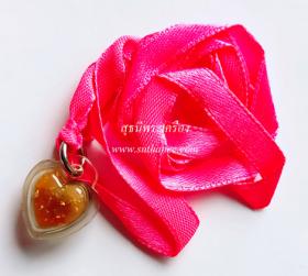 สีผึ้งหัวใจอินเลิฟ เลี่ยมรูปหัวใจกันน้ำ (สายริบบิ้นสีชมพู) {ปล่อยขาดทุน..ราคาถูกกว่า ปี 255x !!}