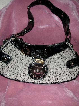 ขาย GUESS PISA HANDBAG BLACK  -