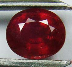 พลอยทับทิมแท้ (Ruby)  2 กะรัตสีแดงสดสวยจากจันทบุรี