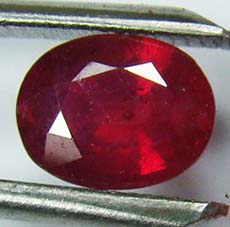 พลอยทับทิมแท้ (Ruby)  1.50 กะรัตสีแดงสดสวยจากจันทบุรี