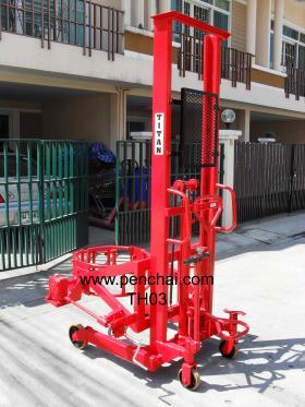 รถยกสูงหมุนเทถังเหล็ก 200 ลิตรยี่ห้อไททัน Tank High & Turn Lifter 350 kg.