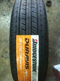 ขาย BRIDGESTONE 215/70 -15 , DURAVIS 611