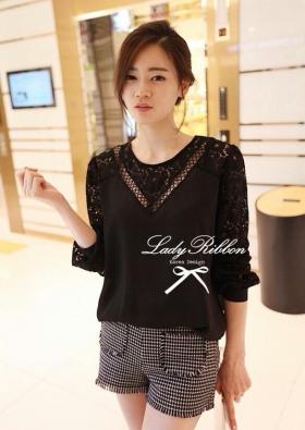 Lady Ribbon เสื้อแขนยาวสีดำ  แต่งลูกไม้ ช่วงอกและแขน (LR930)