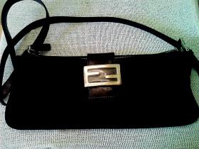 ขาย FENDI crossbody bag หรือ คาดอก สภาพใหม่