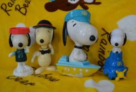 Mcdonaldมือ2:  Snoopy เที่ยวทะเล