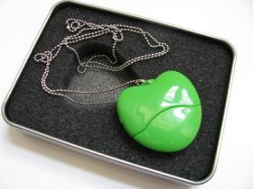 Green Apple Flash Drive 4 GB