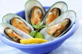 ขาย หอยแมลงภู่นิวซีแลนด์  (Newzealand green shell mussel SizeM/L/XL)ขนาดตัวอ้วน โต ตัวใหญ่เนื้อแน่น หอยแมลงภู่เป็นอาหารที่ให้โปรตีนสูง อุดมด้วยแร่ธาตุและวิตามินจากธรรมชาติ บรรจุถุง 1 kg ราคา (M)340 ฿ / (L)380฿ / (XL)420฿ (Product from Newzealand)