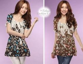 เสื้อแฟชั่น Tokyo Fashion - เสื้อแฟชั่นผ้าชีฟองพิมพ์ลาย แขนสั้น มีผ้าเส้นเล็กๆ สำหรับผูกเอวตามแบบให้ ซับในทั้งตัวค่ะ