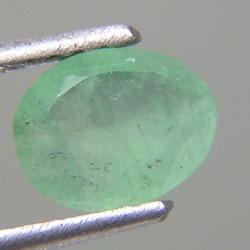 1.32ct มรกต ธรรมชาติ สีเขียว อัญมณีประจำเดือนเกิดพฤษภาคม NATURAL GREEN EMERALD