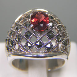 แหวนโกเมนแท้ ตัวเรือนเงินแท้ 925 STERLING SILVER RING WITH NATURAL GARNET พลอยเดือนมกราคม