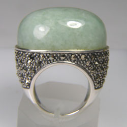 แหวนหยกแท้ล้อมมาร์คาไซต์ ตัวเรือนเงินแท้ 925 STERLING SILVER RING WITH NATURAL JADE